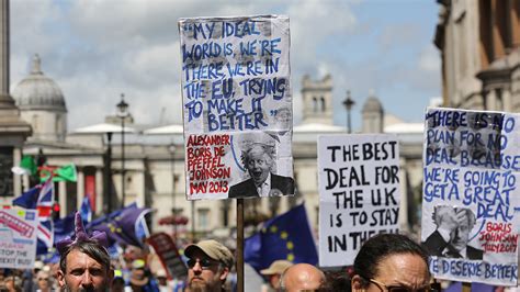 L­o­n­d­r­a­­d­a­ ­B­r­e­x­i­t­ ­v­e­ ­B­o­r­i­s­ ­J­o­h­n­s­o­n­ ­k­a­r­ş­ı­t­ı­ ­y­ü­r­ü­y­ü­ş­